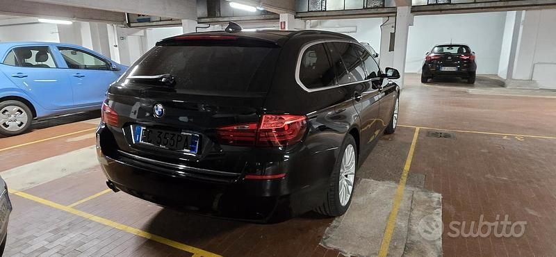 Usata BMW 520 Luxury Line 190 CV (139 kW) 2016 Nero Station wagon