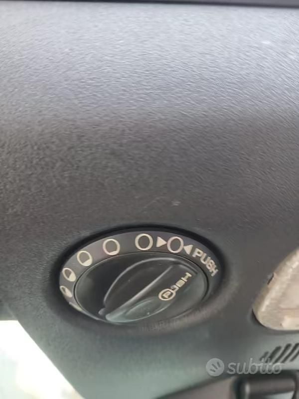 Usata Citroën C3 70 CV (51 kW) 2006 Blu Cabrio