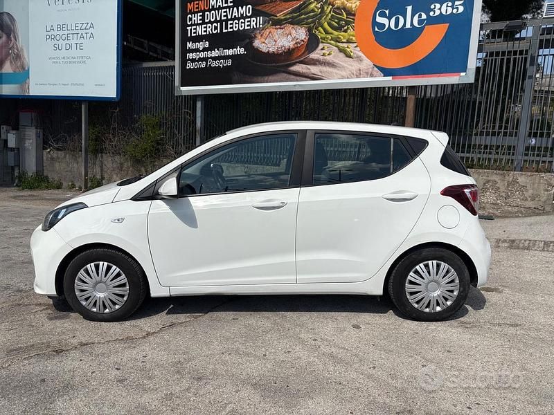 Gebraucht Hyundai i10 69 PS (50 kW) 2017 Weiß Kleinwagen