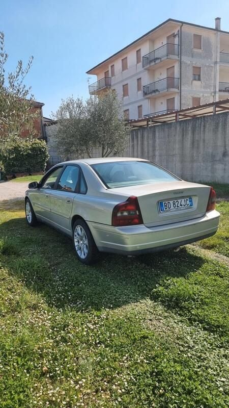 Usata Volvo S80 140 CV (102 kW) 1999 Argento Berlina