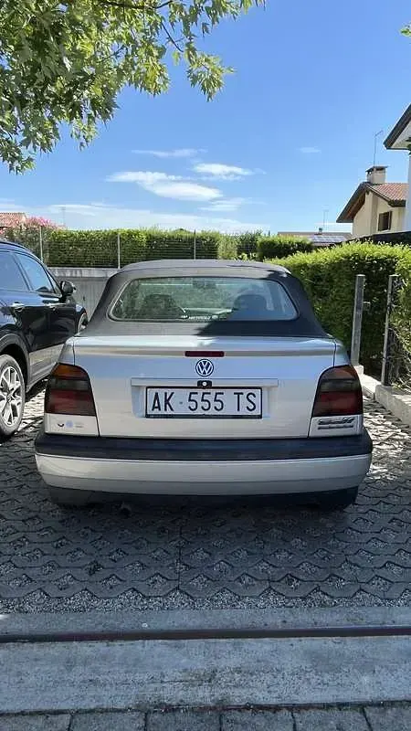 Usata VW Golf Cabriolet 101 CV (74 kW) 1996 Grigio Cabrio