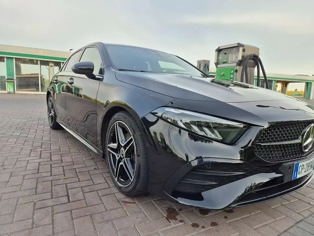 Usata Mercedes A180 AMG Line Premium 116 CV (85 kW) 2023 Nero Berlina