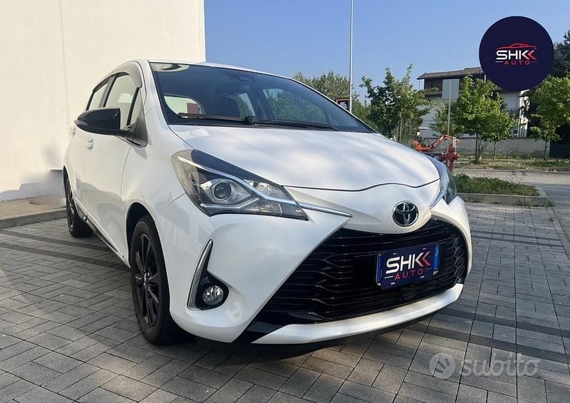 Usata Toyota Yaris Active 72 CV (52 kW) 2019 Bianco Berlina