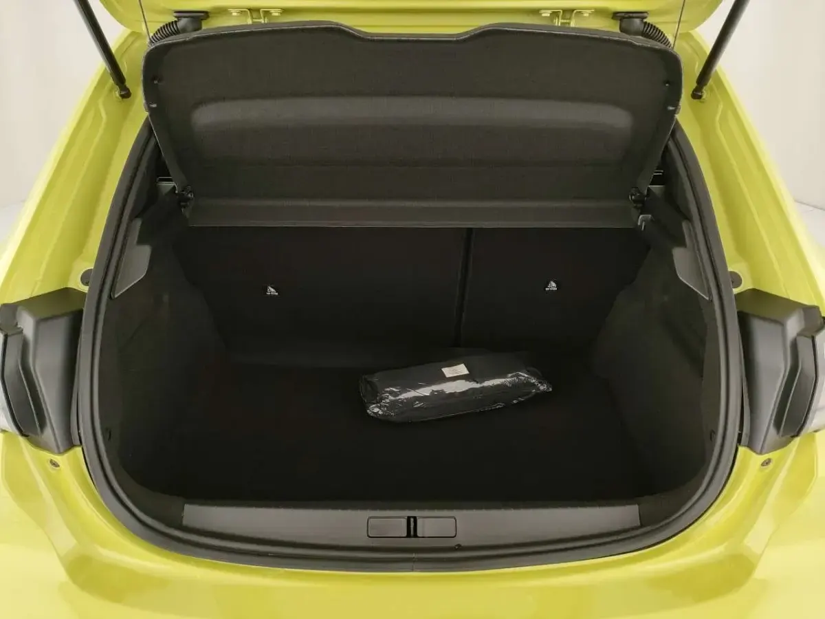 Usata Peugeot 208 Style 75 CV (55 kW) 2024 Giallo Utilitaria