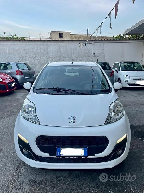 Usata Peugeot 107 68 CV (50 kW) 2012 Bianco Utilitaria
