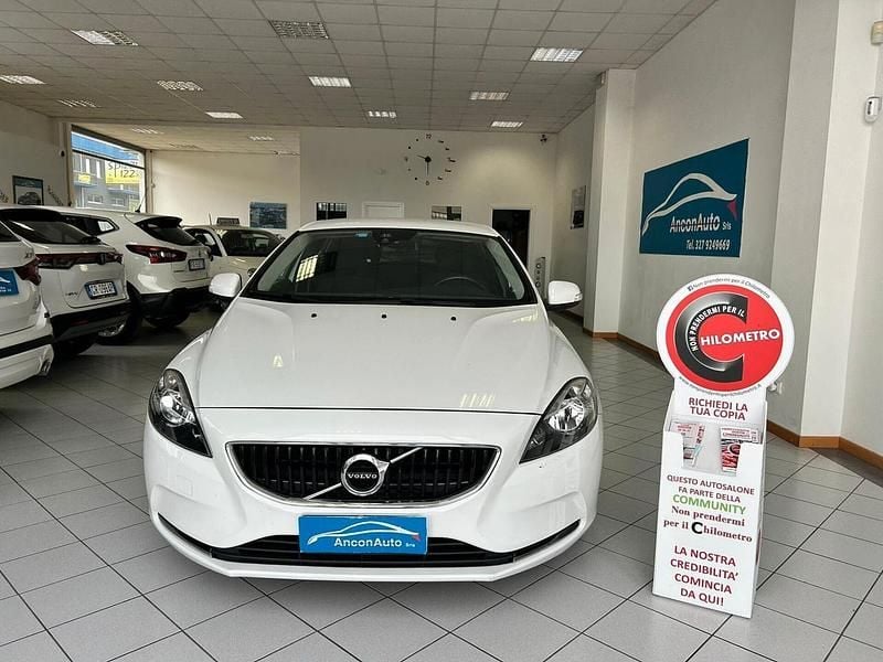 Usata Volvo V40 119 CV (87 kW) 2017 Bianco Berlina