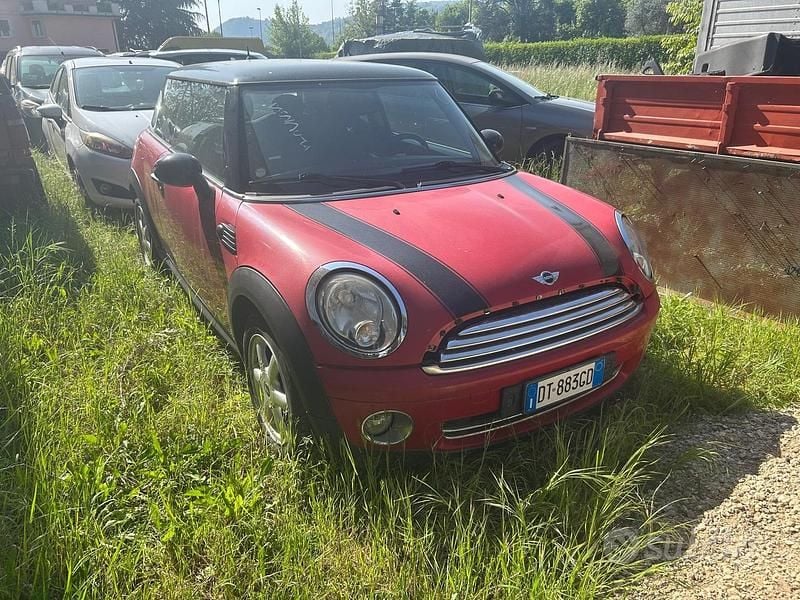 Begagnad Mini ONE Chili 95 HK (69 kW) 2008 Röd Halvkombi