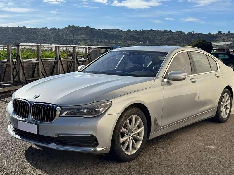 Usata BMW 750 449 CV (330 kW) 2016 Argento Berlina