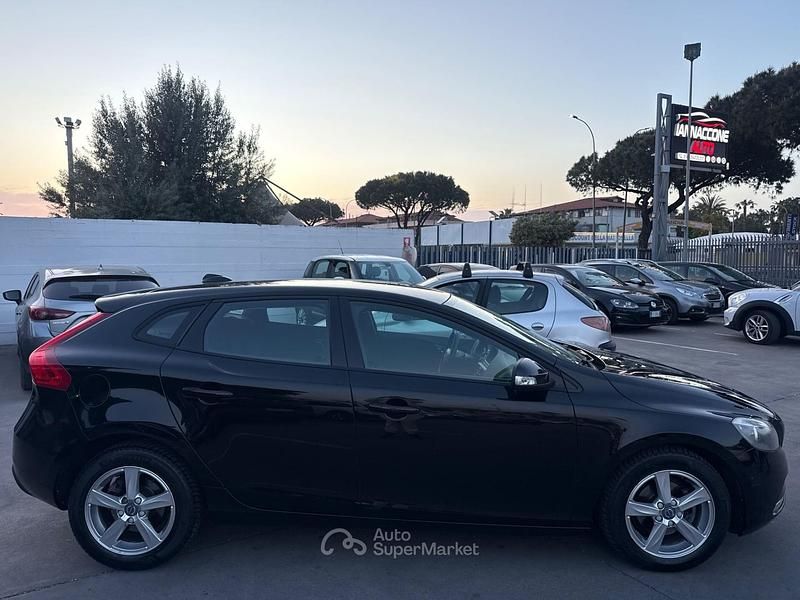 Gebraucht Volvo V40 115 PS (84 kW) 2015 Schwarz Limousine