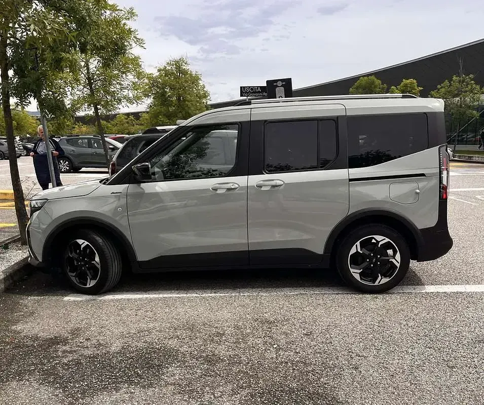 Usata Ford Tourneo Courier Active 128 CV (94 kW) 2024 Monovolume