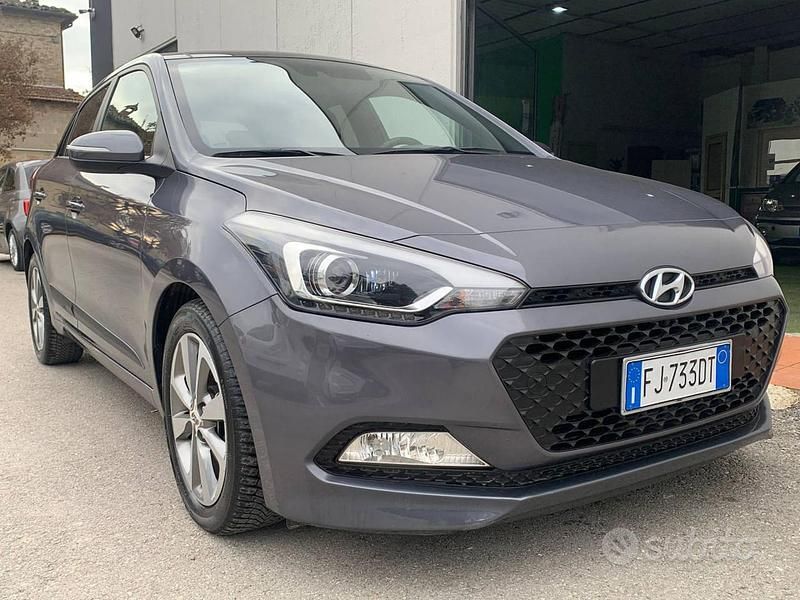 Usata Hyundai i20 Style 75 CV (55 kW) 2017 Grigio Berlina