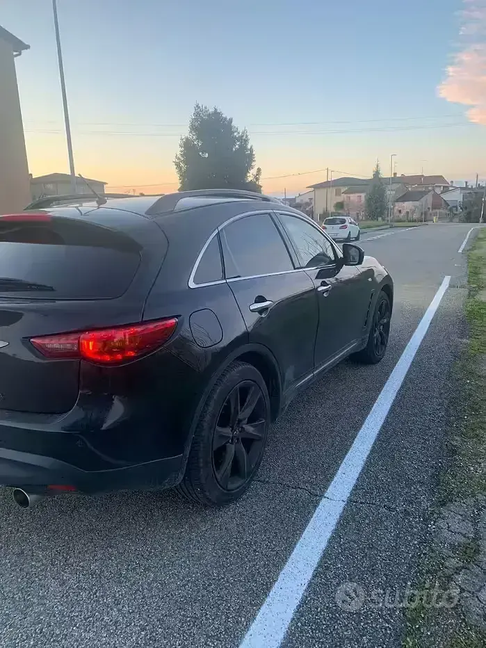 Usata Infiniti QX70 238 CV (175 kW) 2016 Nero SUV