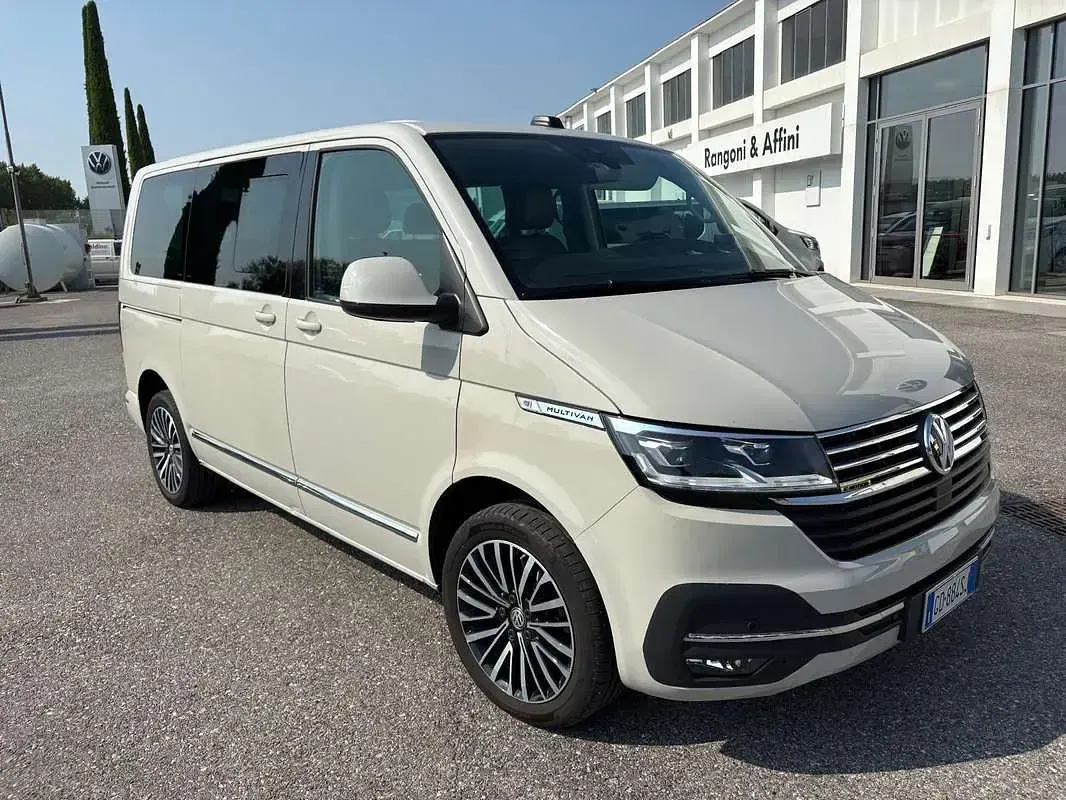 Usata VW Multivan 204 CV (150 kW) 2021 Grigio Monovolume