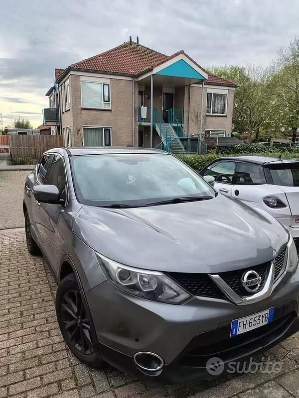 Usata Nissan Qashqai Acenta 110 CV (80 kW) 2015 Grigio SUV