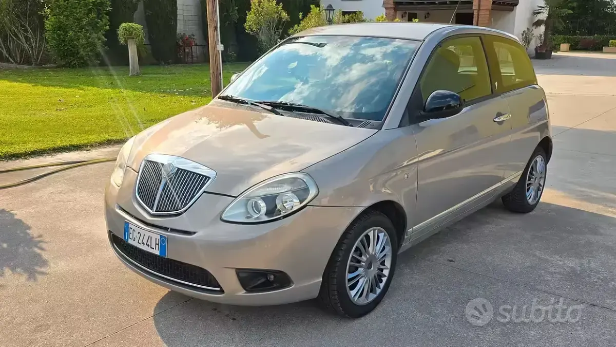 Usata Lancia Ypsilon 69 CV (50 kW) 2011 Giallo Utilitaria