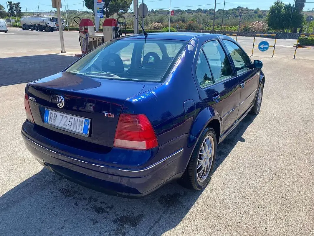 Usata VW Bora 150 CV (110 kW) 2000 Blu/azzurro Berlina