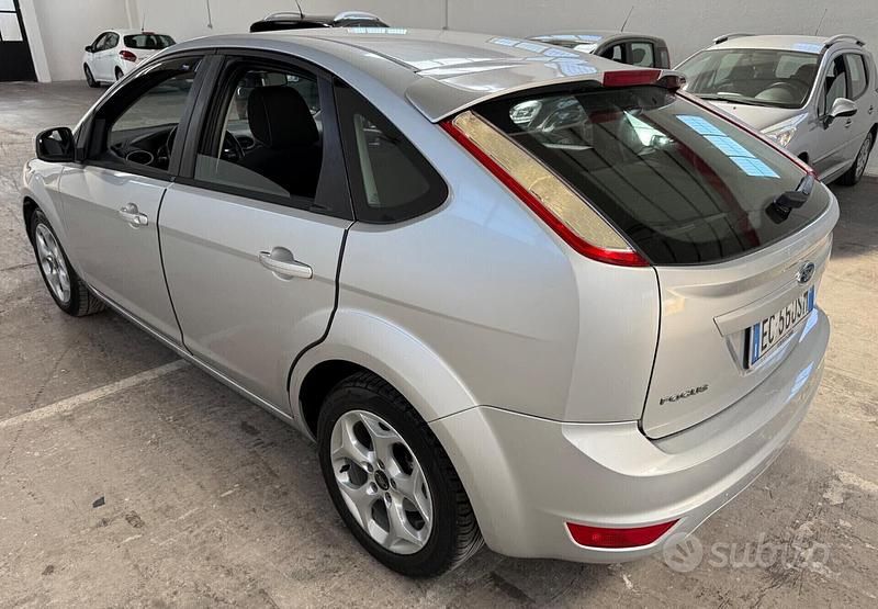 Usata Ford Focus 110 CV (80 kW) 2010 Grigio Berlina