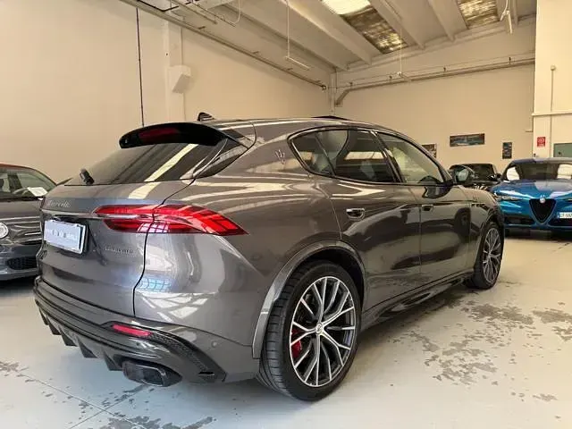 Usata Maserati Grecale 530 CV (389 kW) 2022 Grigio scuro metallizzato SUV