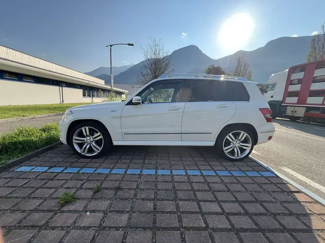 Usata Mercedes GLK250 Sport Edition 204 CV (150 kW) 2010 Bianco SUV