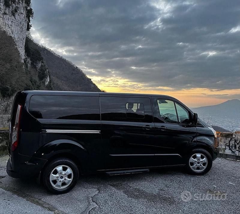 Usata Ford Tourneo Custom 170 CV (125 kW) 2017 Nero Furgone