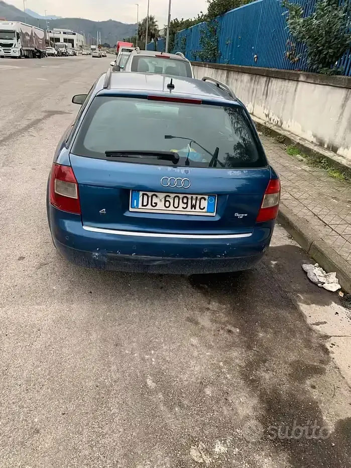 Begagnad Audi A4 130 HK (95 kW) 2004 Blå Kombi