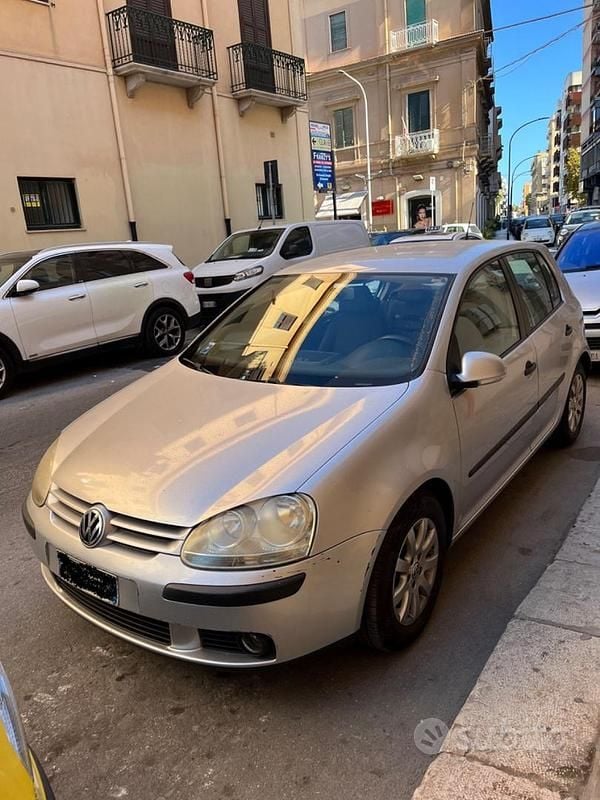 Usata VW Golf 102 CV (75 kW) 2007 Grigio Monovolume
