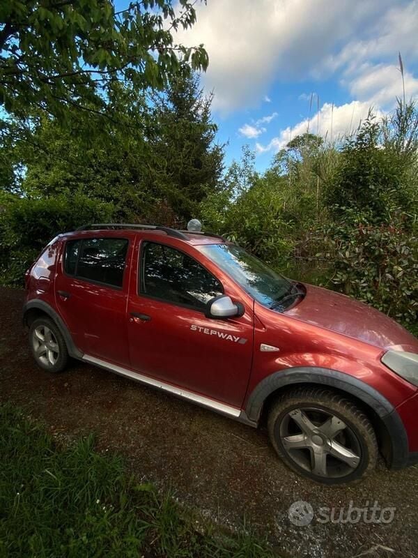 Rosso Usata 2011 Dacia Sandero Stepway Due volumi | 1500 € (Super prezzo) - Immagine 1/4