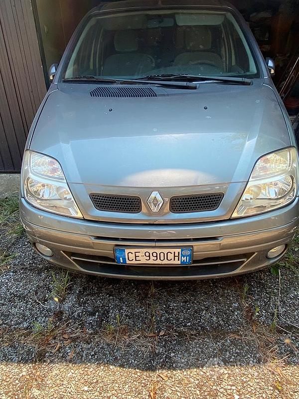 Grigio Usata 2003 Renault Mégane II Tre volumi | 1800 € - Immagine 1/4