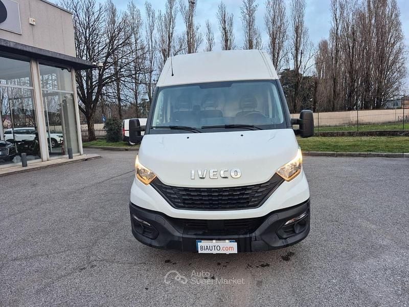 Usata Iveco Daily 116 CV (85 kW) 2020 Bianco Berlina