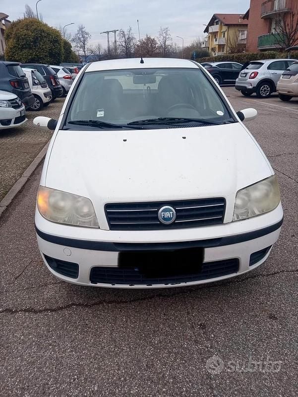 Usata 2005 Fiat Punto Tre volumi | 1000 € - Immagine 1/4