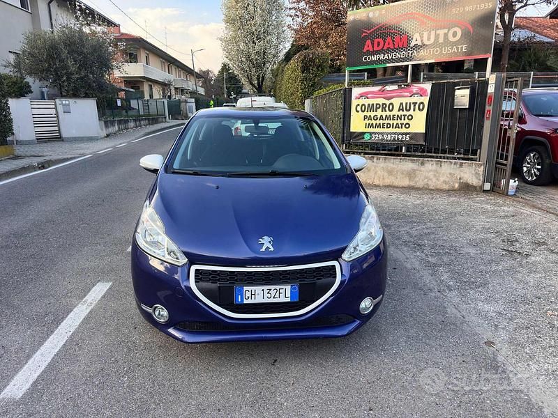Usata Peugeot 208 68 CV (50 kW) 2014 Blu Utilitaria