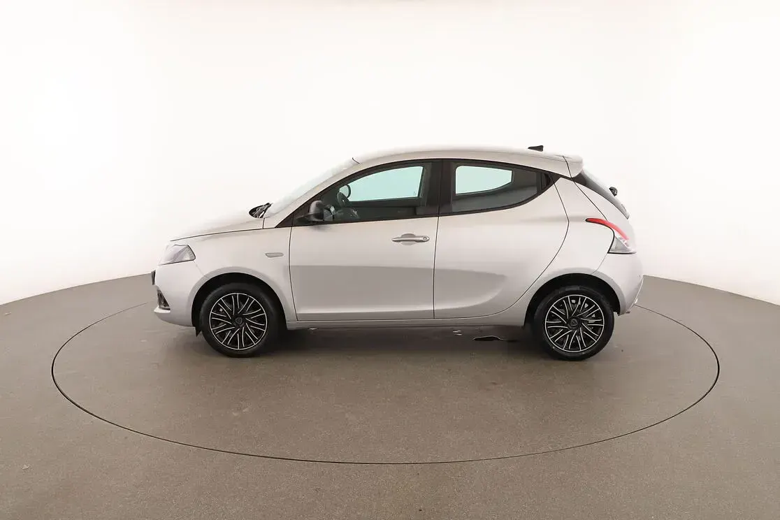 Usata Lancia Ypsilon Gold 70 CV (51 kW) 2022 Grigio Utilitaria