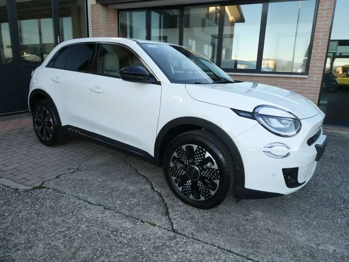 Usata Fiat 600 La Prima 110 CV (80 kW) 2025 Bianco gelato SUV