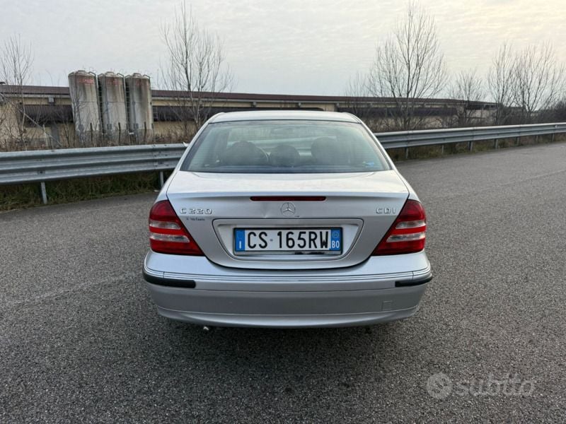Usata Mercedes C220 Elegance 150 CV (110 kW) 2004 Grigio Berlina