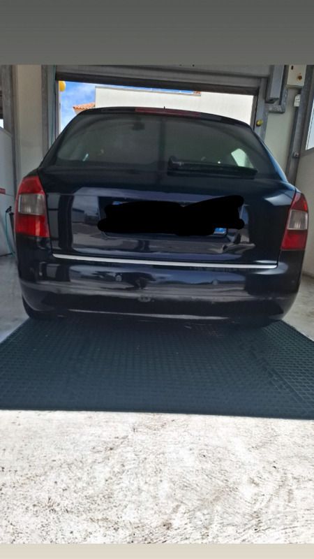 Nero Usata 2004 Audi A4 S-Line Station wagon | 2500 € (Buon prezzo) - Immagine 1/4