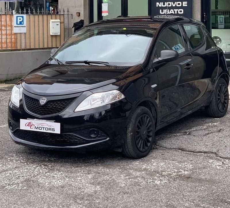 Usata Lancia Ypsilon 69 CV (50 kW) 2021 Nero Utilitaria