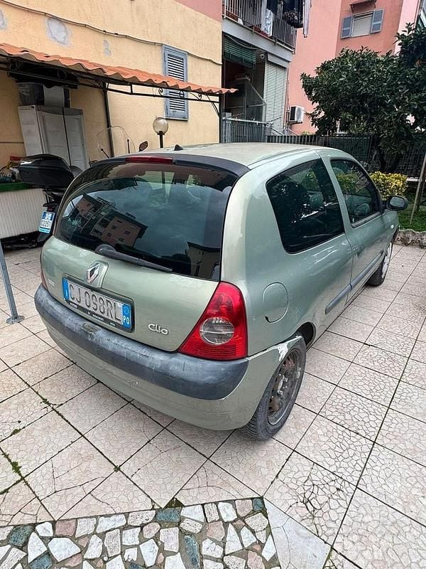 Usata Renault Clio II 82 CV (60 kW) 2003 Verde Utilitaria