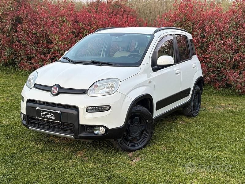 Usata Fiat Panda 4x4 S 80 CV (58 kW) 2016 Bianco Utilitaria