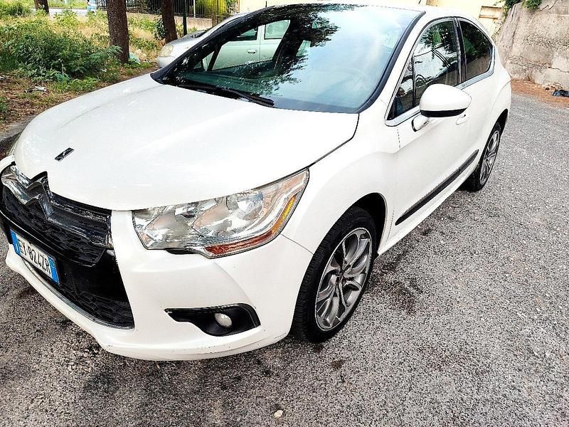 Usata 2015 Citroën DS4 Business Class Due volumi | 3400 € (Buon prezzo) - Immagine 1/4