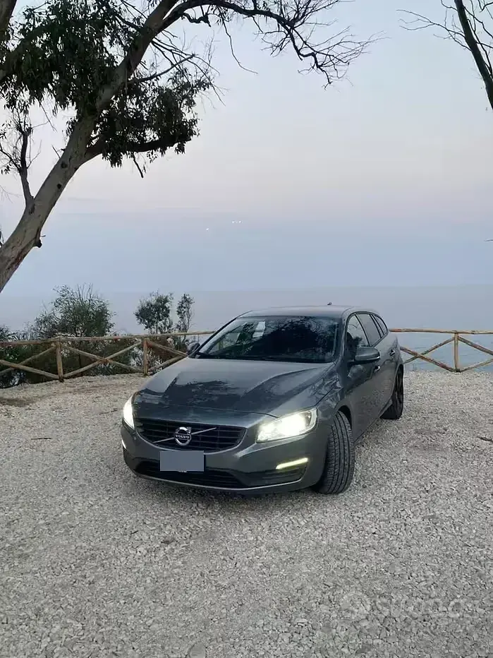 Usata Volvo V60 120 CV (88 kW) 2017 Station wagon