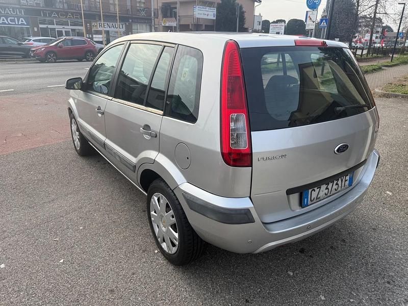 Usata Ford Fusion 90 CV (66 kW) 2006 Grigio Utilitaria