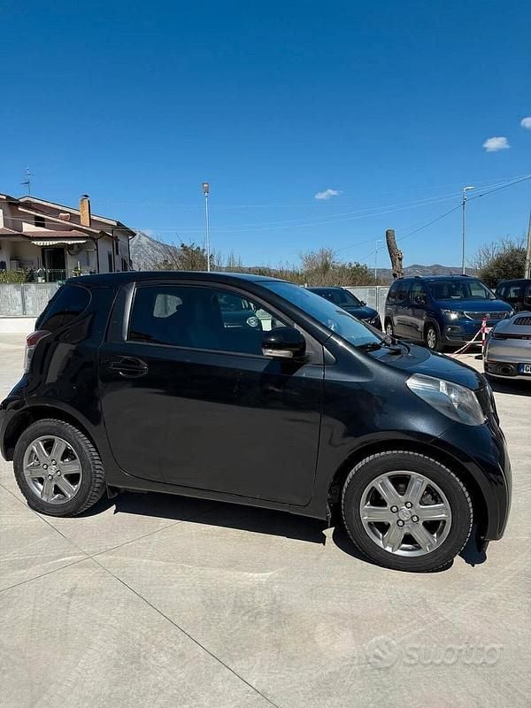 Usata Toyota iQ 90 CV (66 kW) 2009 Nero Utilitaria