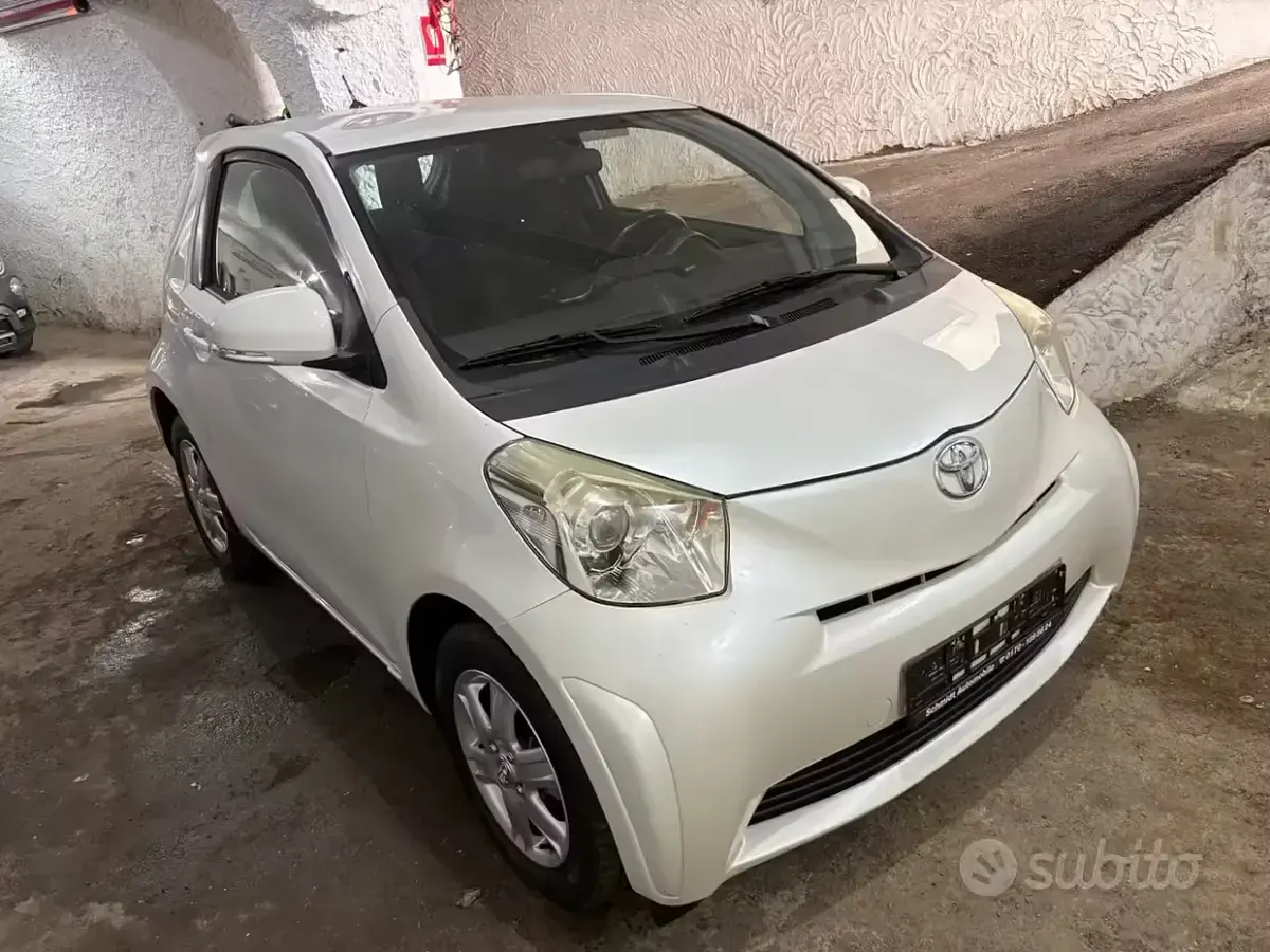 Usata Toyota iQ 68 CV (50 kW) 2009 Bianco Utilitaria