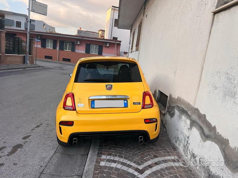Usata Abarth 595 Pista 165 CV (121 kW) 2022 Giallo Berlina