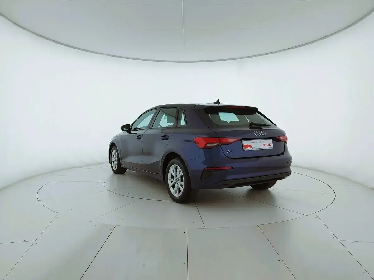 Usata Audi A3 Business 150 CV (110 kW) 2023 Blu navarra metallizzato Berlina