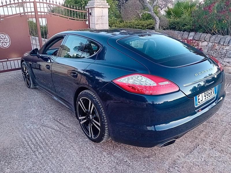 Usata Porsche Panamera 250 CV (183 kW) 2011 Blu Utilitaria