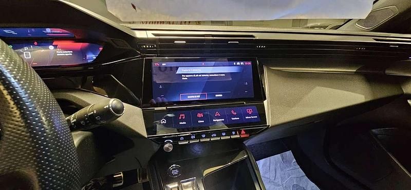 Usata Peugeot 308 GT 131 CV (96 kW) 2022 Verde Utilitaria