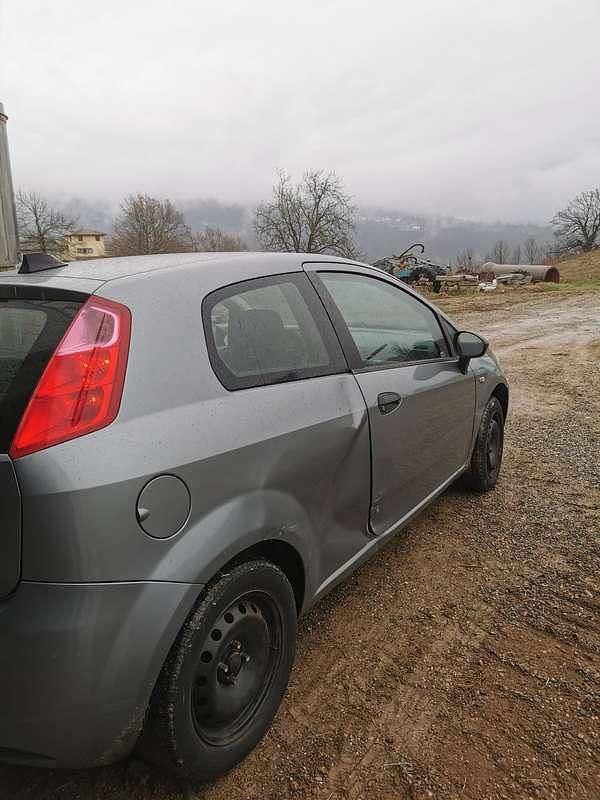 Usata Fiat Grande Punto Dynamic 77 CV (56 kW) 2009 Grigio Utilitaria