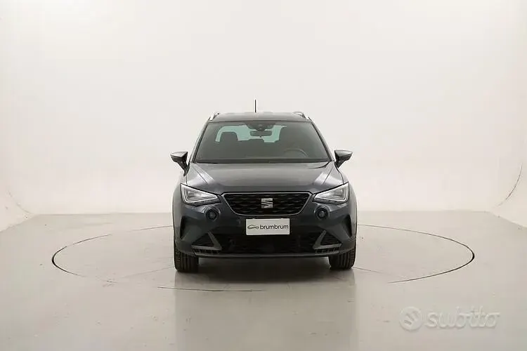 Käytetty Seat Arona FR 110 HP (80 kW) 2023 Harmaa Katumaasturi
