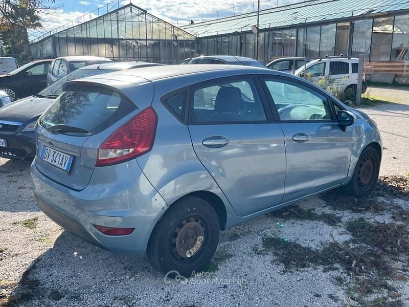 Usata Ford Fiesta 70 CV (51 kW) 2010 Blu Berlina